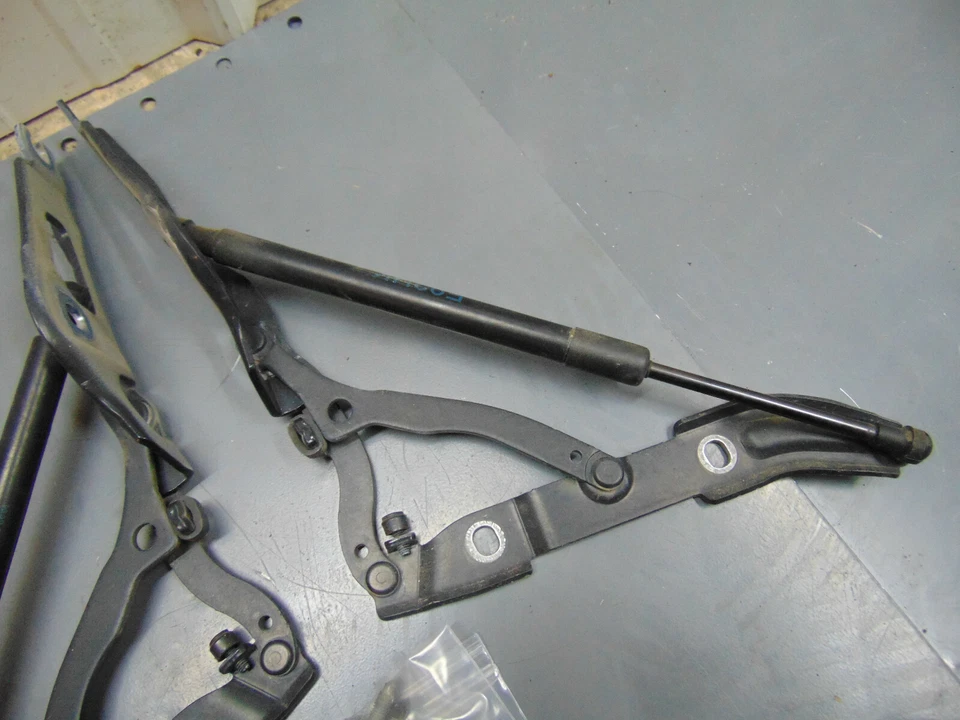 2011 BMW M3 TRUNK HINGE SET + STRUT SUPPORTS 328 335 COUPE E92 2007-2013 OEM - Изображение 3 из 4