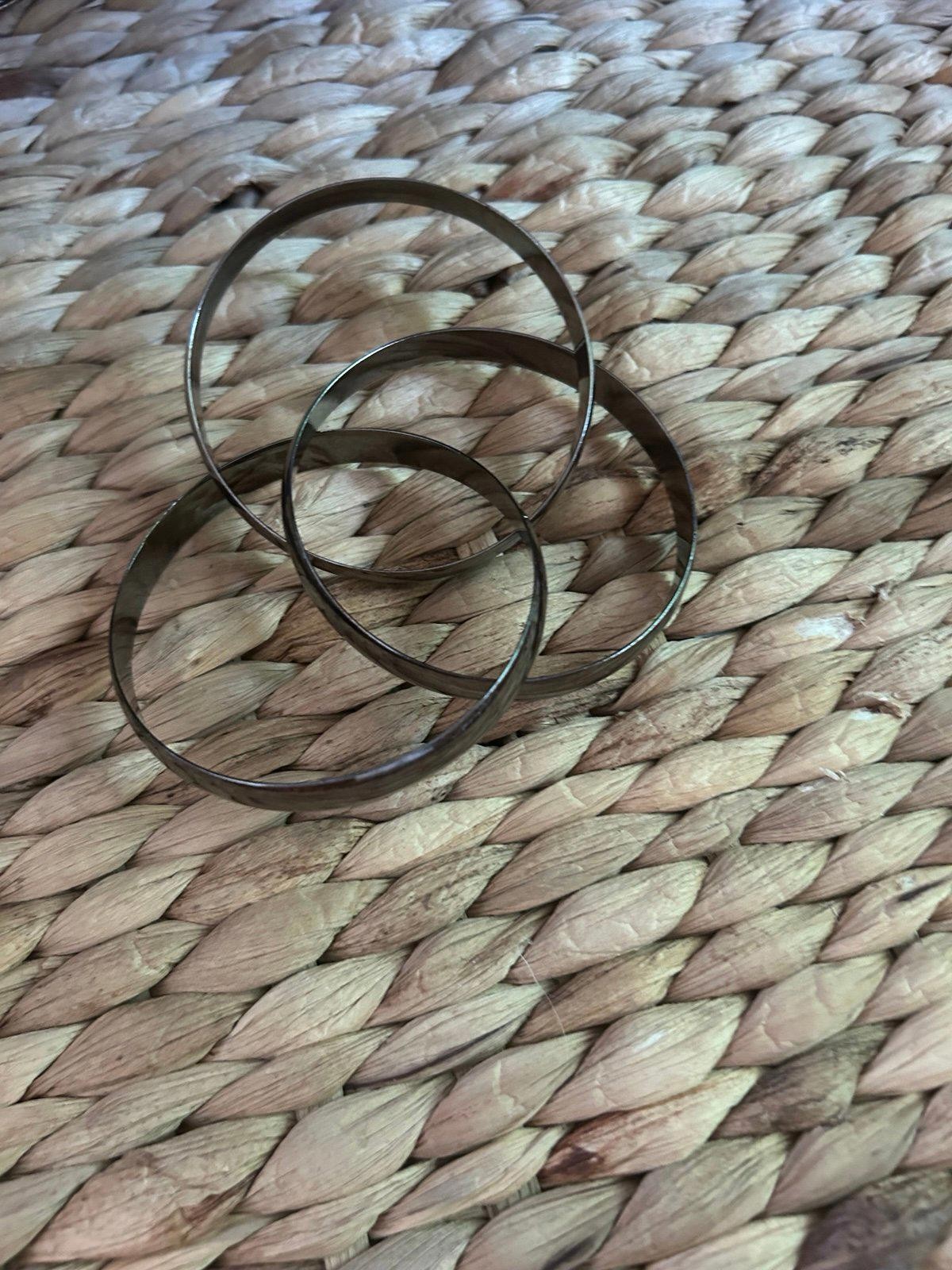 Interlocking gunmetal gray bangle bracelets - image 3