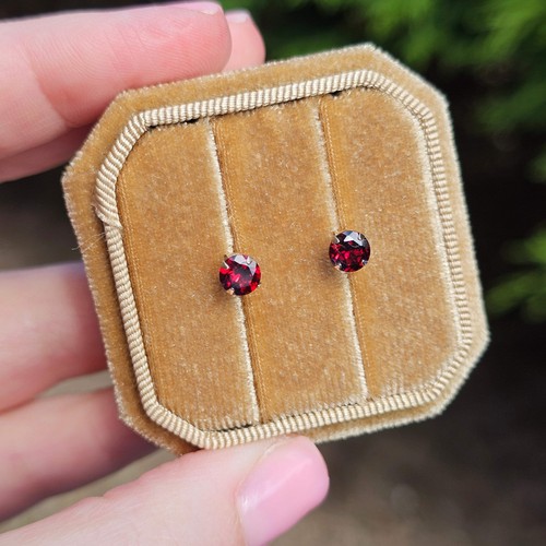 Solid 9ct Yellow Gold Solitaire Garnet Studs - Natural Gemstone - Stud Earrings