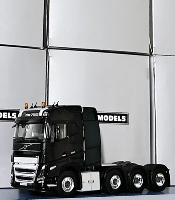 Volvo FH5 Globetrotter 8x4, WSI LKW Modelle 04-2146 Maßstab 1:50
