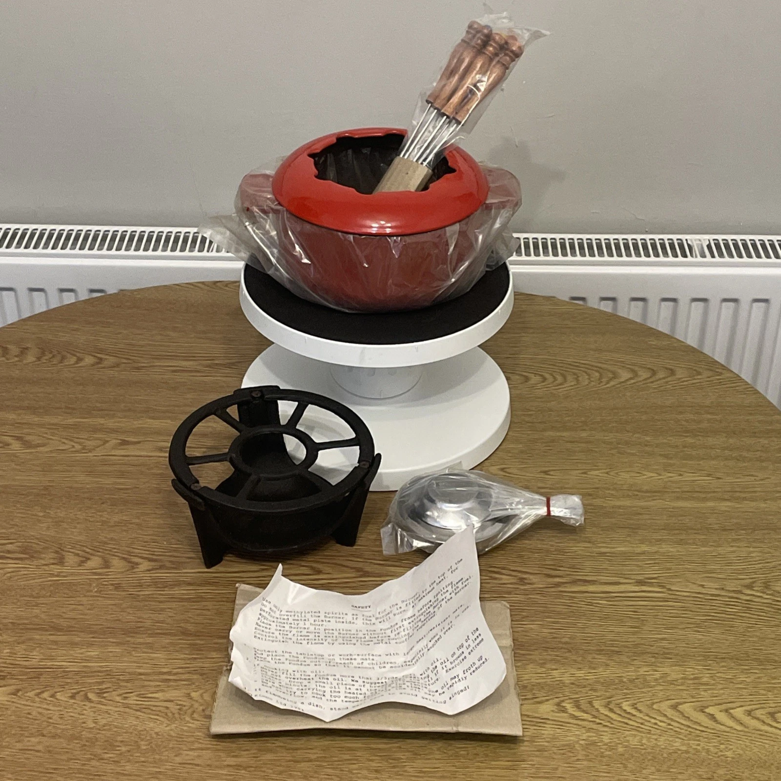 Vintage Burnt Red Cast Iron Fondue Set With 6 Forks - Brand New & Complete Boxed
Opens in a new wind