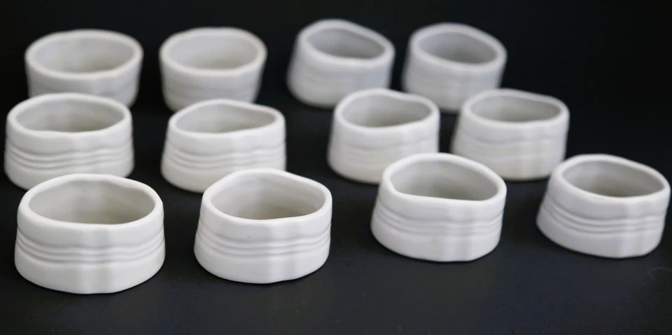 Anillos de servilletas vintage Le Claire blancos en relieve de Gibson Designs, 2001 Foto 2 de 4