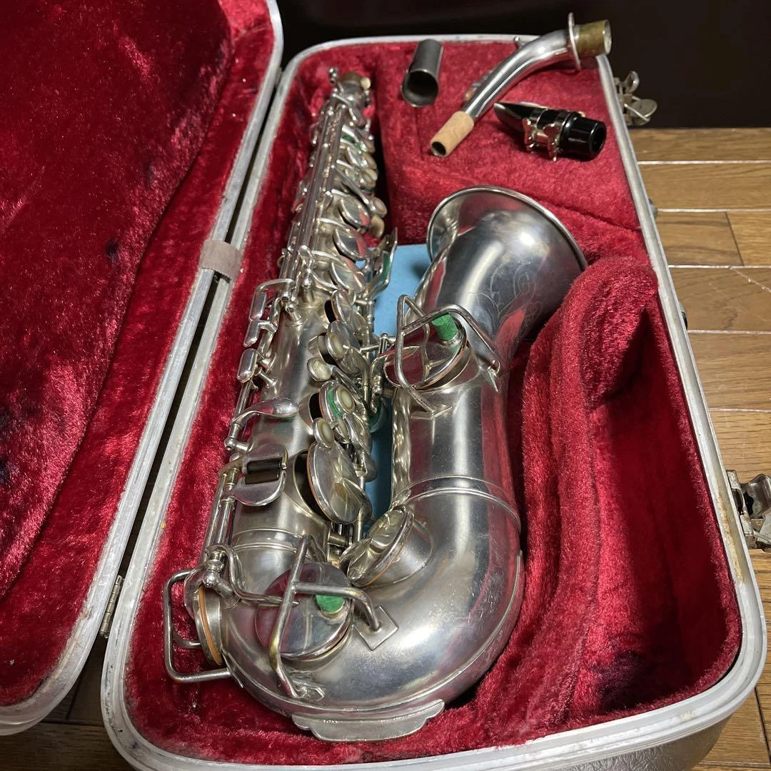 King hn white sale saxophone