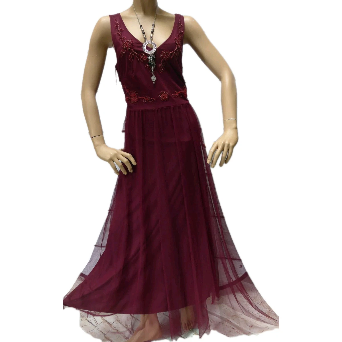Abendkleid Mit Kleinen Schmucksteinchen In Dunkelgrün