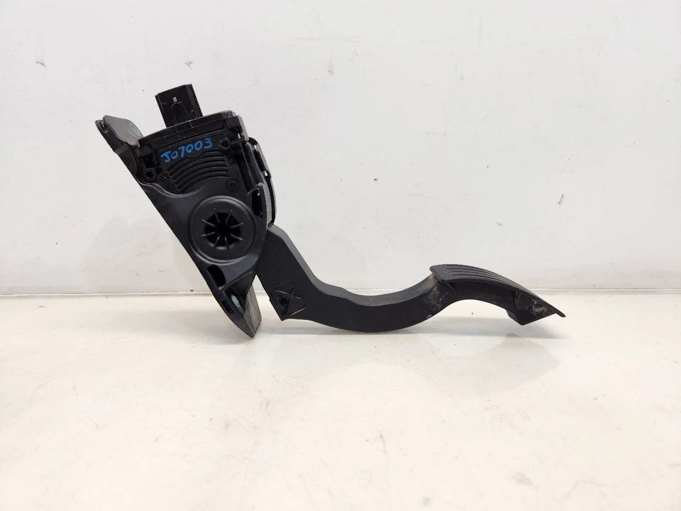 Ford Focus 2014 (2,0 L/AT) pedal acelerador - DBW/conducción por cable Foto 2 de 4