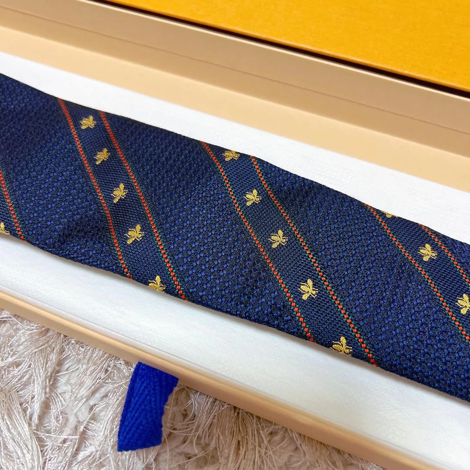 Gucci Neck Tie Skinny Navy Red Striped Bee 100%Silk no box unused mint gift F/S - Image 3 of 4