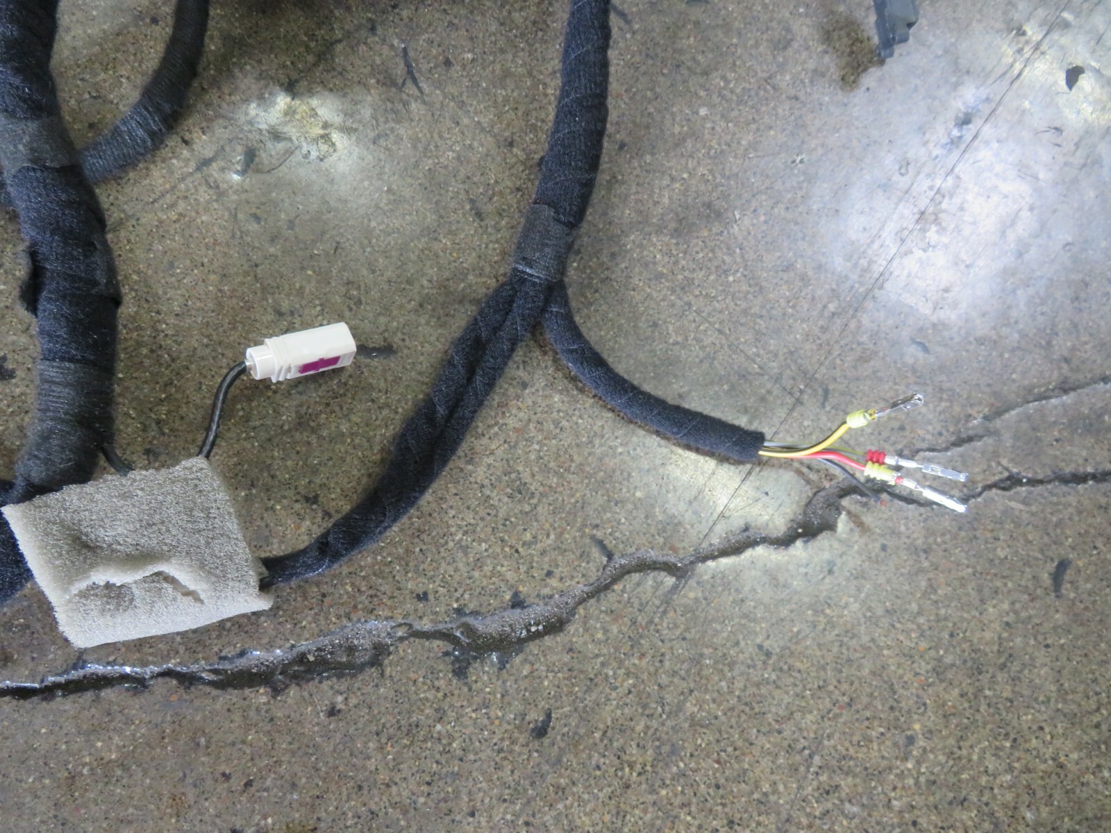 Maserati Levante, Deck Lid Wire Harness, Used, Missing Plug, P/N 670038037