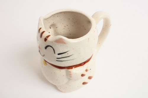 Mino ware Japanese Pottery Mug Cup Manekineko Cat Chiffon White made in Japan - Picture 6 of 8