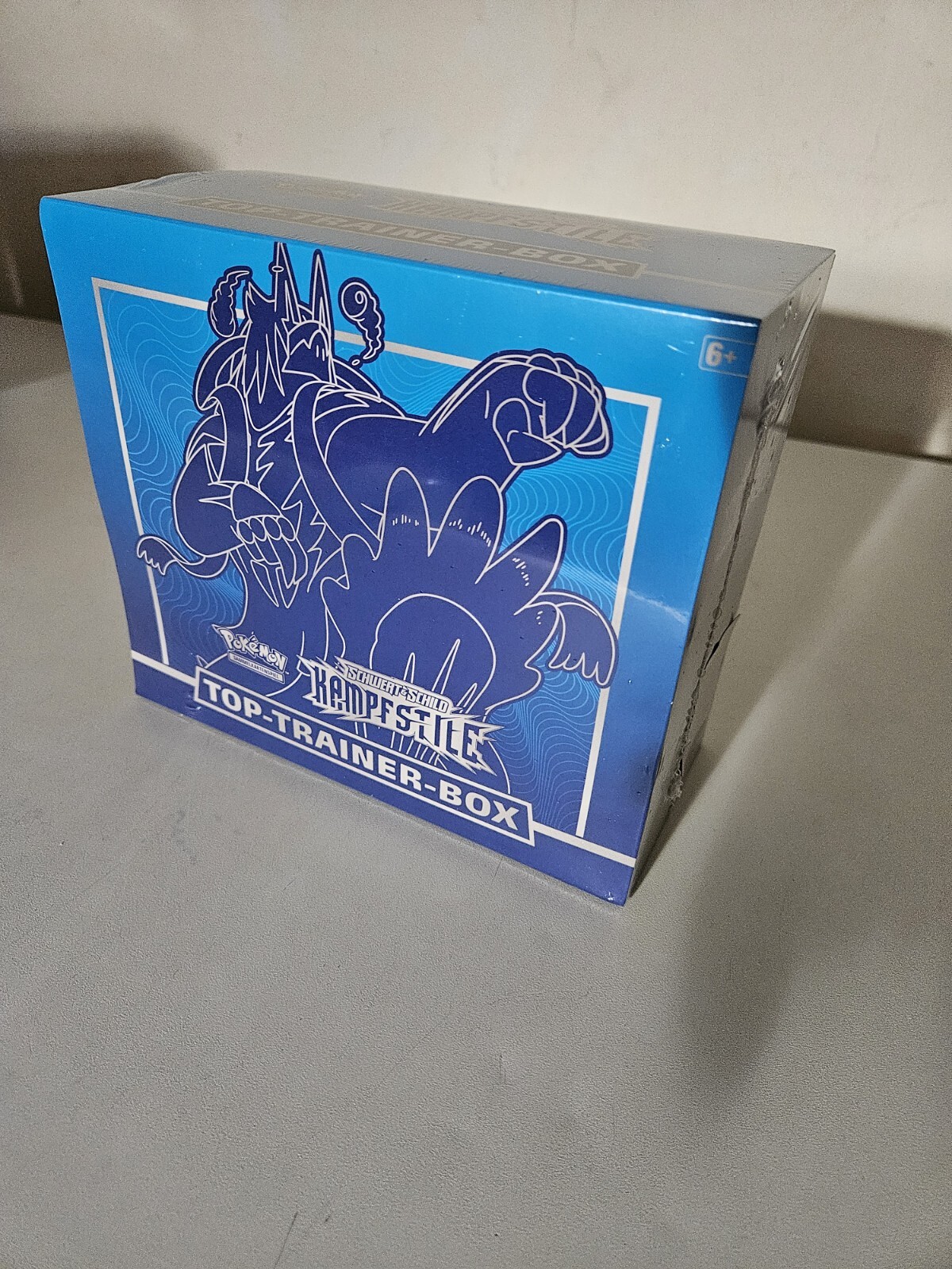 Thumbnail - Pokemon Schwert Und Schild Kampfstile Top Trainer Box (de)