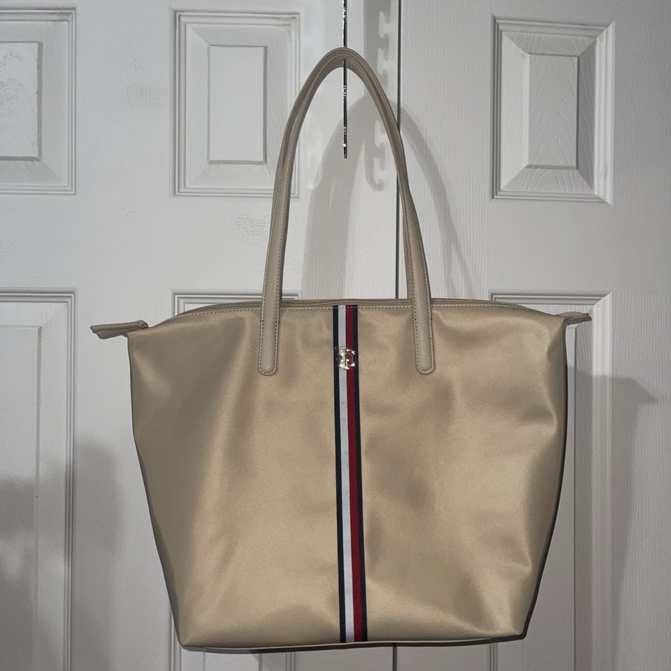 TOMMY HILFIGER Grande Cremallera Nylon Firma Rayas Bolso Cartera Bronceado Nuevo Foto 2 de 4