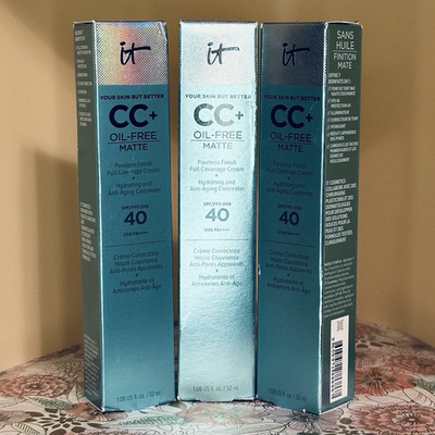 IT Cosmetics CC+ Oil-Free MatteFull Coverage SPF 40 32 ml (LIGHT MEDIUM)