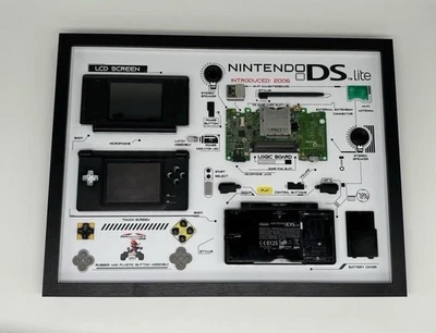 Nintendo DS Zerlegt im Rahmen – Technik Kunstwerk – Gerahmte Wanddeko – Schwarz - Bild 1 von 2