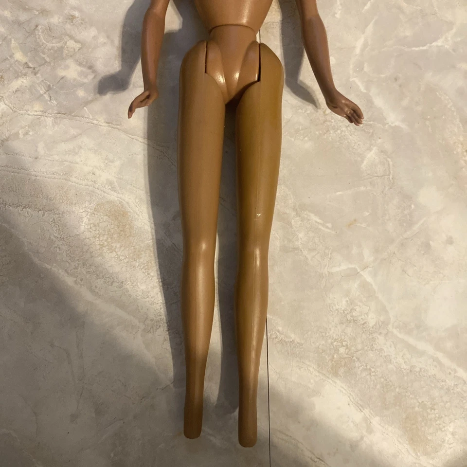 Janay Integrity Toys Traje Urbano Marrón Piel Pelo Corto Afroamericano DESNUDO Foto 3 de 4