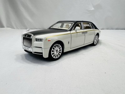 Rolls Royce - Phantom VIII- 1:24 Scale Diecast Model - Black/White-LIGHTS,SOUND