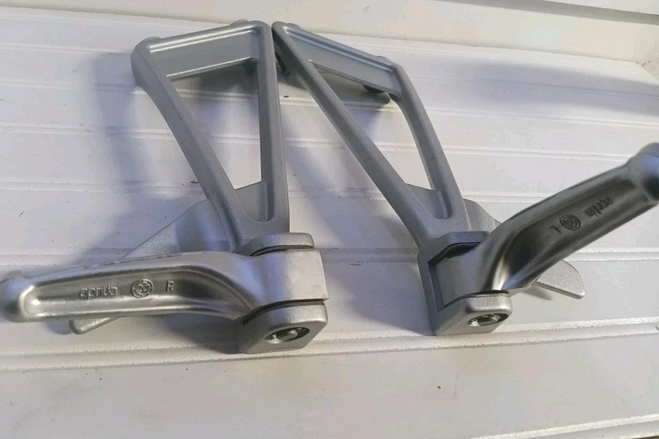 Reposapiés de pasajero reposapiés con soporte de montaje apto para Aprilia RS660 RS 660 2021-2025 Foto 3 de 4