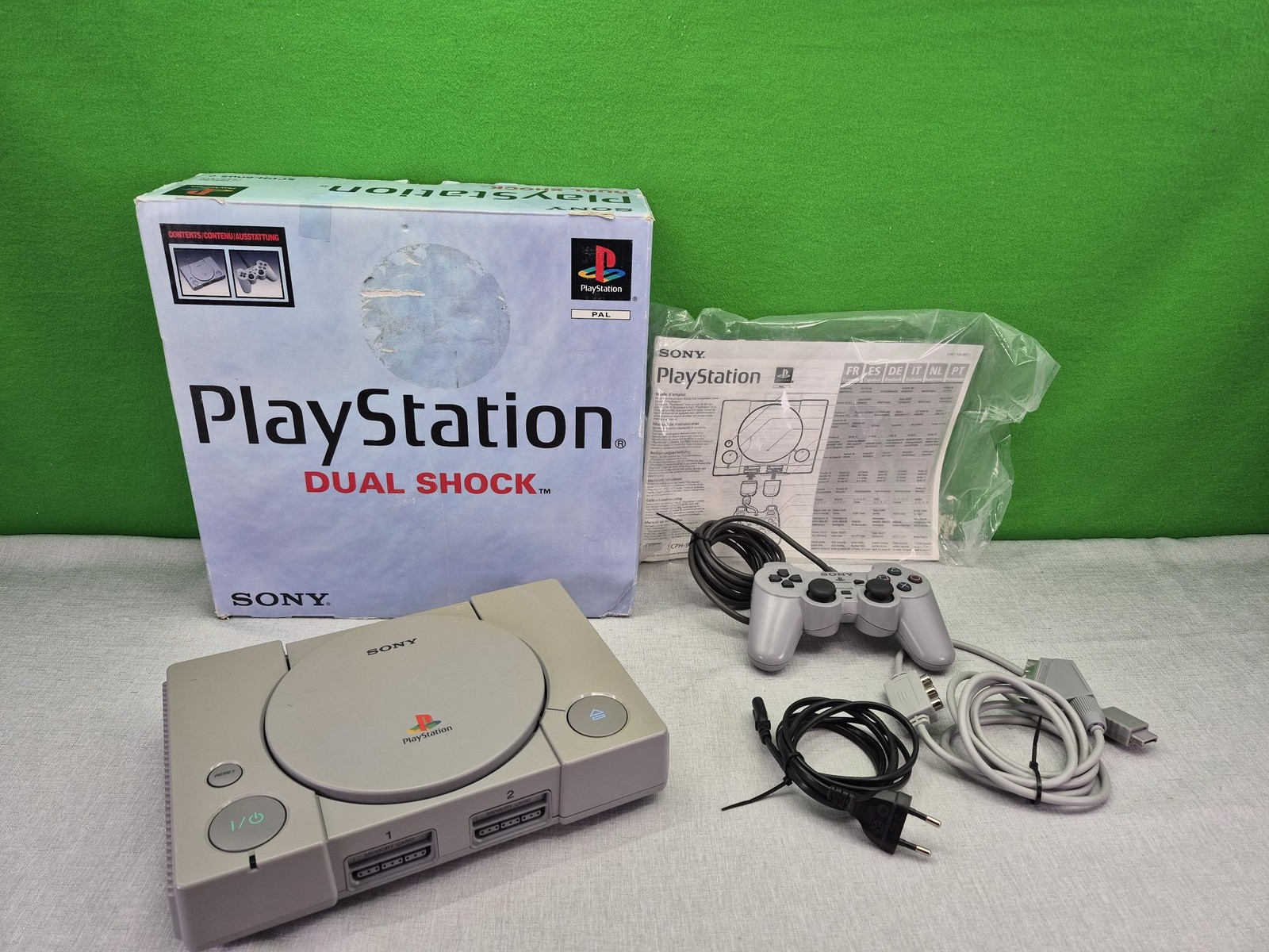 Sony PS1 Playstation 1 SCPH-9002 + Dualshock Controller + Originalverpackung
