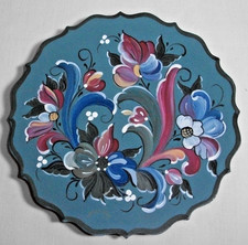 NORWEGIAN ROSEMALING 7.75" SCALLOPED EDGE WOOD PLAQUE SIGNED FOLK ART