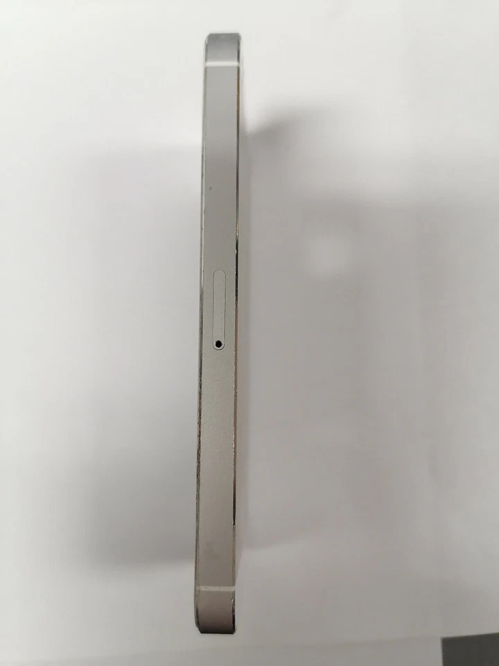 Apple iPhone 5 32GB  - Black  A1349 (CDMA) - Image 4 of 4