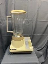Vintage 1970's Proctor-Silex 8-speed Blender in Good Working Condition