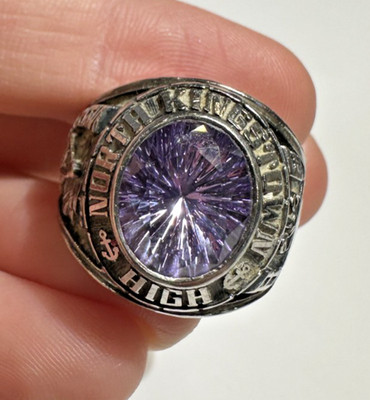 1986 Jostens Schule North Kingstown Lila Saphir Signiert Größe 7,5 Ring