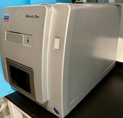 QIAGEN QIAcuity One 5plex Digital PCR System w/ Laptop +Nanoplates+Pipettes 