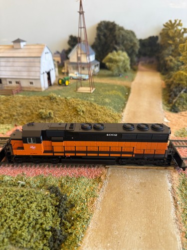 HO Proto 2000 #433-30730 SD45 Milwaukee Road #4002 DCC listo. TRO, IOB. | Zustand: New: Other (See Details)