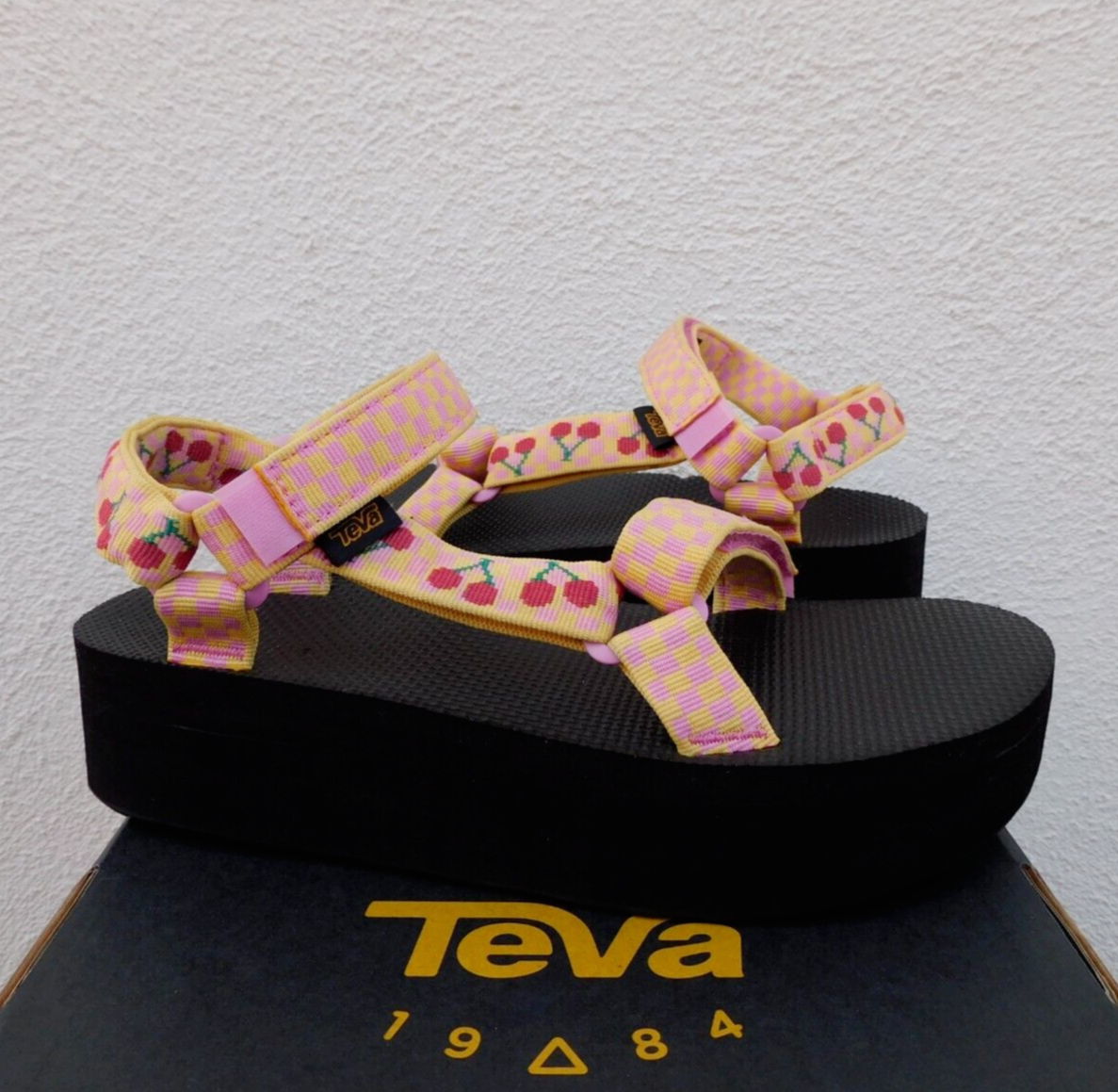 TEVA PICNIC CHERRIES FLATFORM UNIVERSAL PLATFORM SANDALS, US