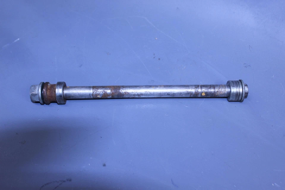 Honda Interceptor 500 1986 VF500F eje trasero llanta trasera eje perno pivote Foto 2 de 4