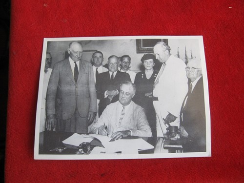 Vintage Picture of President Roosevelt signing the Social Security Bill - Picture 3 of 7