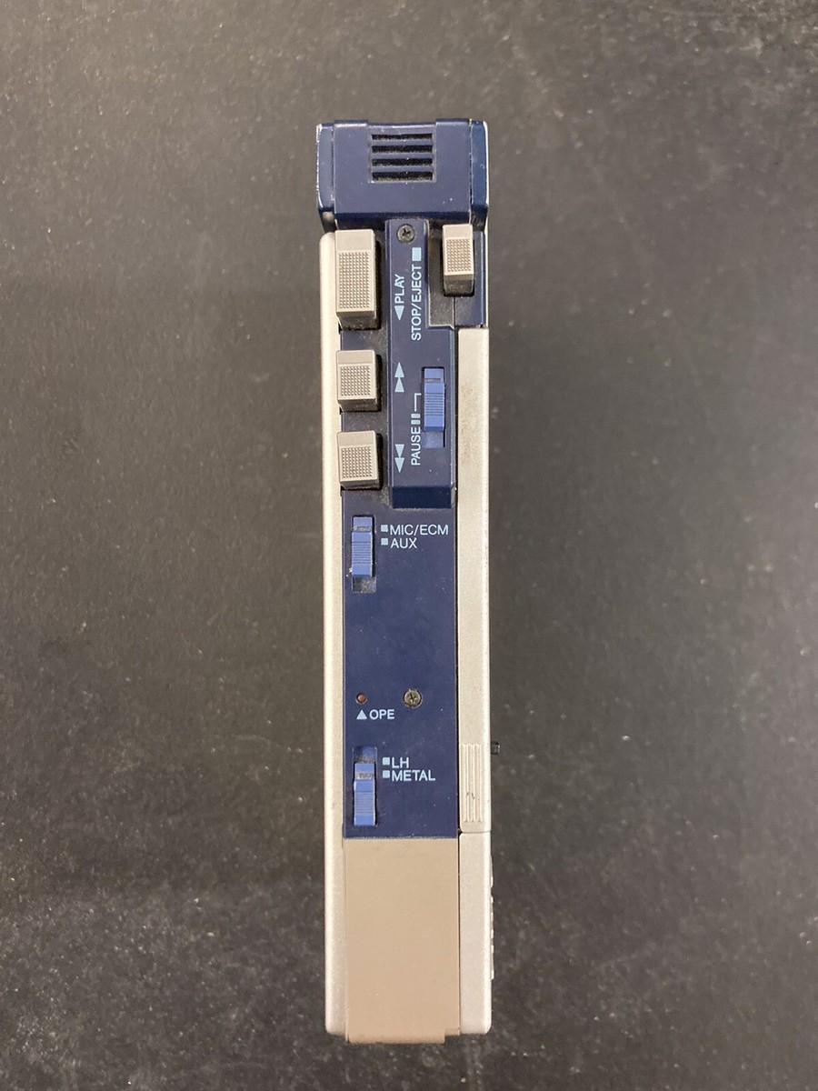 AIWA Portable Cassette Recorder HS-F1 Stereo Cassette Player Made