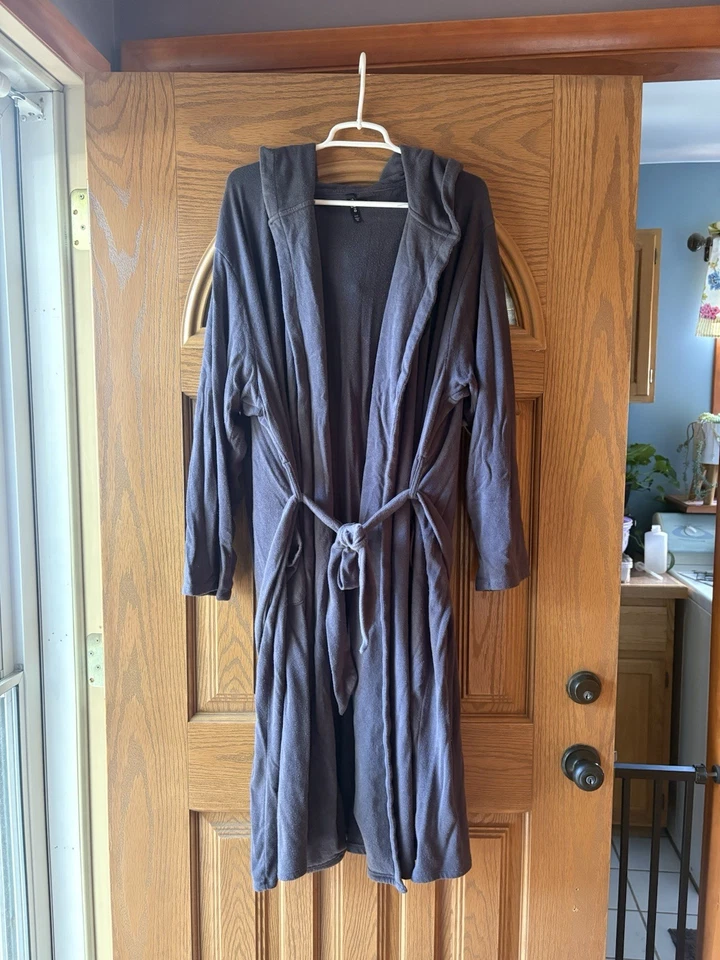 Torrid 睡袍深灰色头骨“顽皮还是漂亮?”尺寸 3/4 二手状况完好 — 第 4/4 张图片