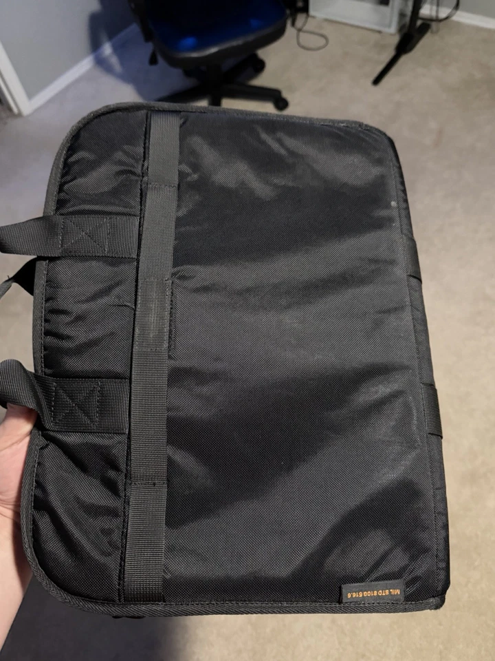 Calzoncillo táctico grande UAG - Se adapta a computadora portátil/tableta de hasta 16” Foto 4 de 4