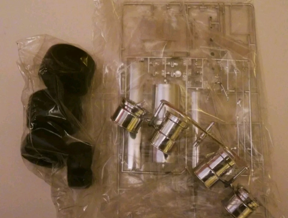 Ferrari 126 C2 Villeneuve kit Revell 1/12 - Immagine 4 di 4