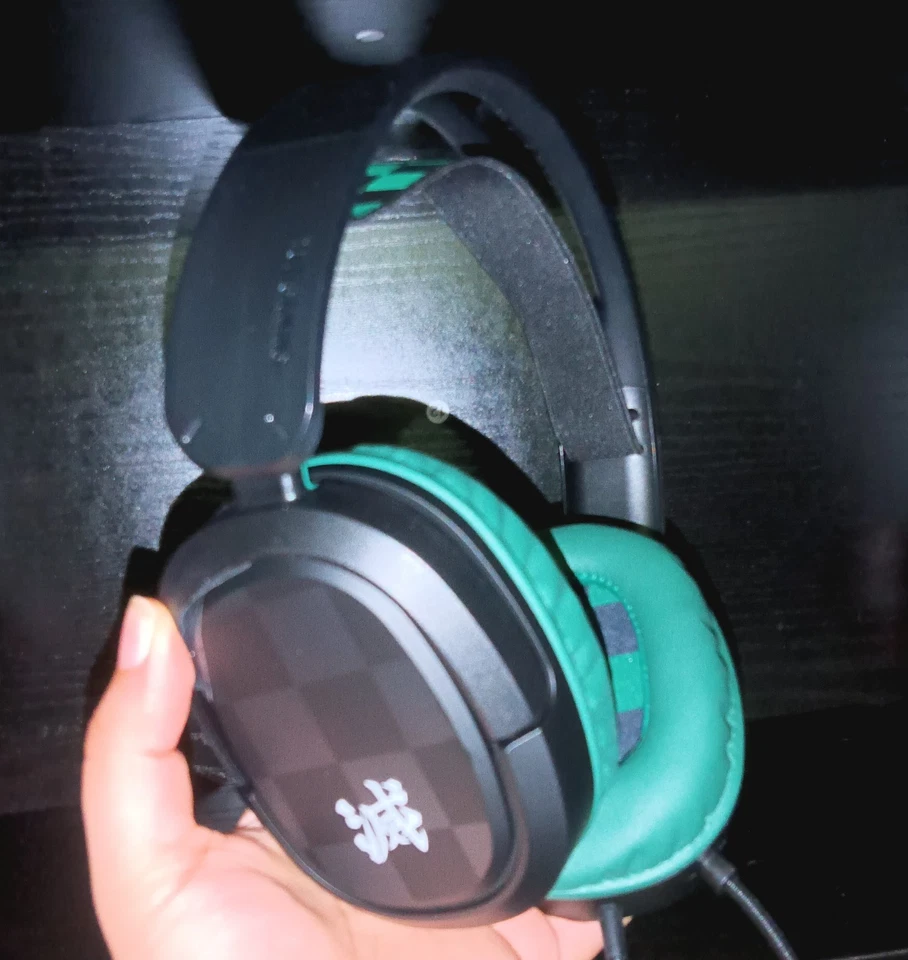 Auriculares ASUS TUF Gaming x Demon Slayer Tanjiro Kamado Foto 3 de 4