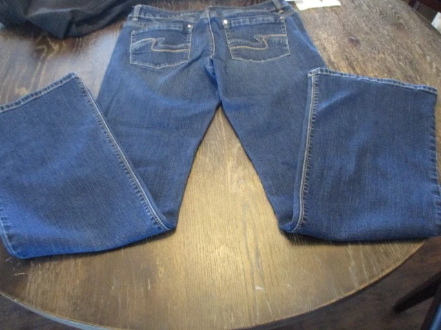 Pantalones de mezclilla de tiro medio lavado oscuro White House Black Market para mujer 10R pierna acampanada Foto 4 de 4