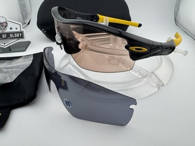 オークリー　レーダー　LIVESTRONG OAKLEY RADAR PATH LIVESTRONG BLACK IRIDIUM & VR50 PHOTOCHROMIC