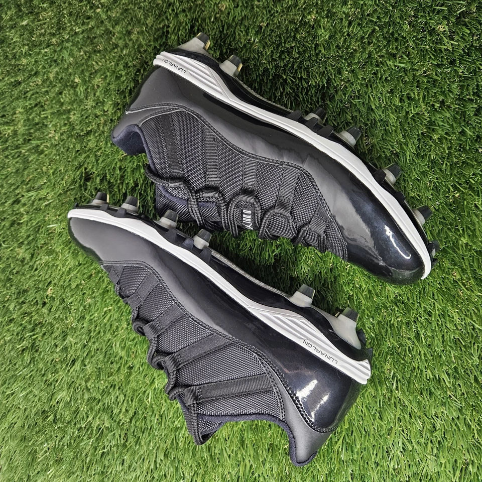 Chuteiras de futebol Jordan 11 chuteira baixa tamanho 12 Space Jam novas - Imagem 3 de 4