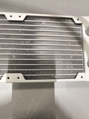 Lian Li Liquid Cooler - Used, No Fans, Cosmetic Wear - Afbeelding 4 van 13