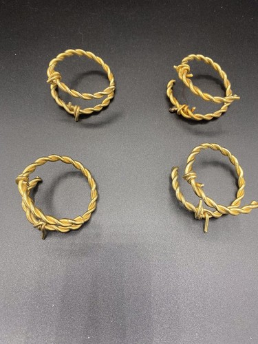 Napkin Rings Set Of 4. Wire Design Gold Color - Picture 2 of 3