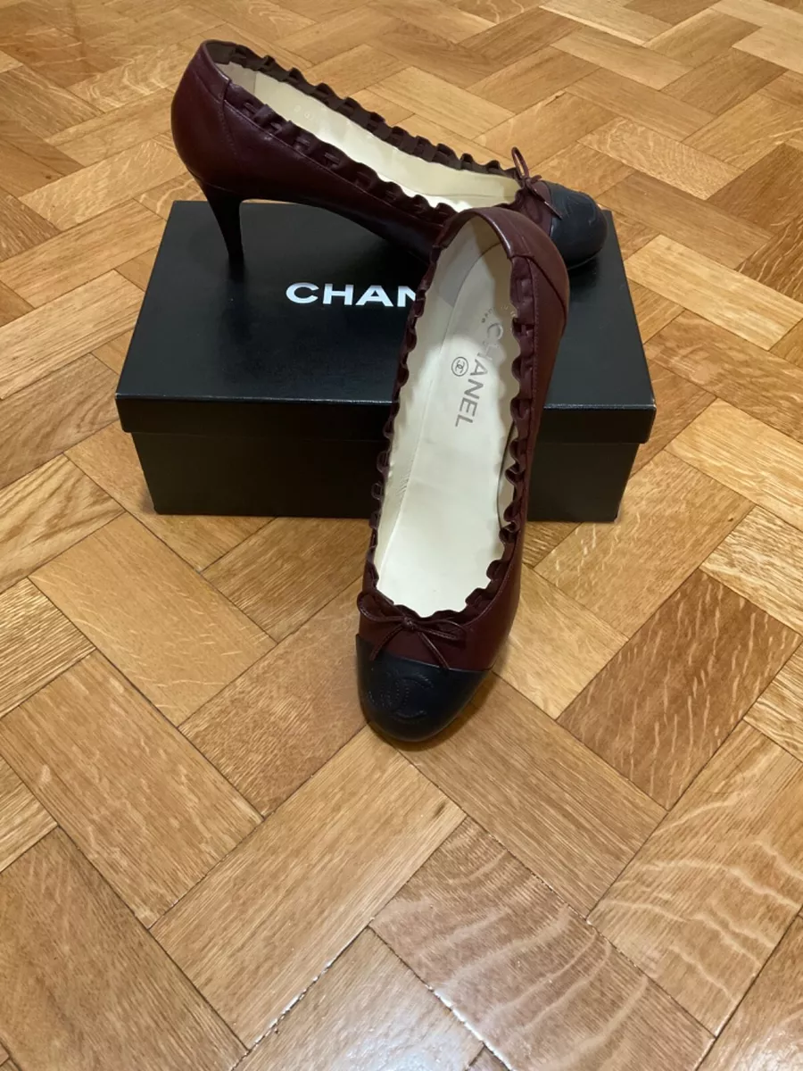 Chanel Black Burgundy Leather CC Logo Patent Cap Pumps