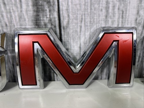 GMC Canyon OEM Grille Emblem Kit 2021 2022 2023 8490745 - Picture 3 of 9