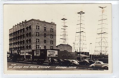 OIL STACKS AND HOTEL, KILGORE: Texas USA Postkarte (C17074)