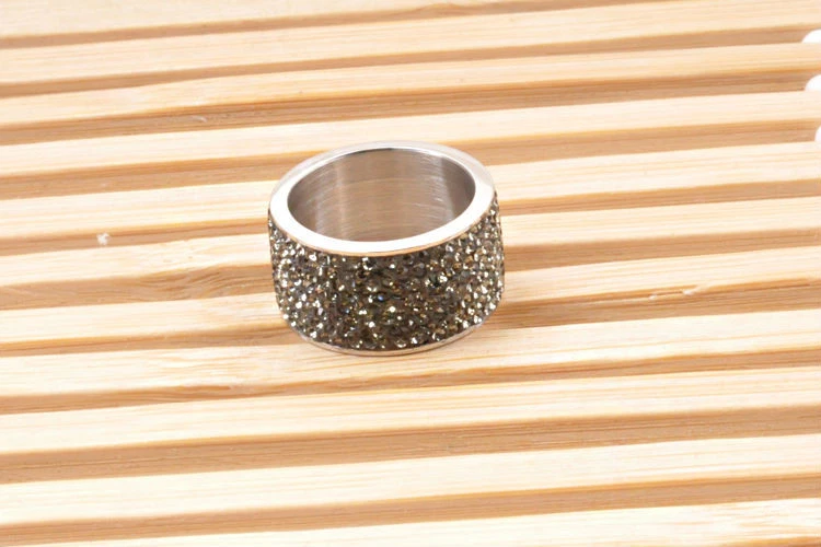 Anillo de eternidad para mujer 10 micro pavé 8 filas gris hematita acero inoxidable Foto 3 de 4
