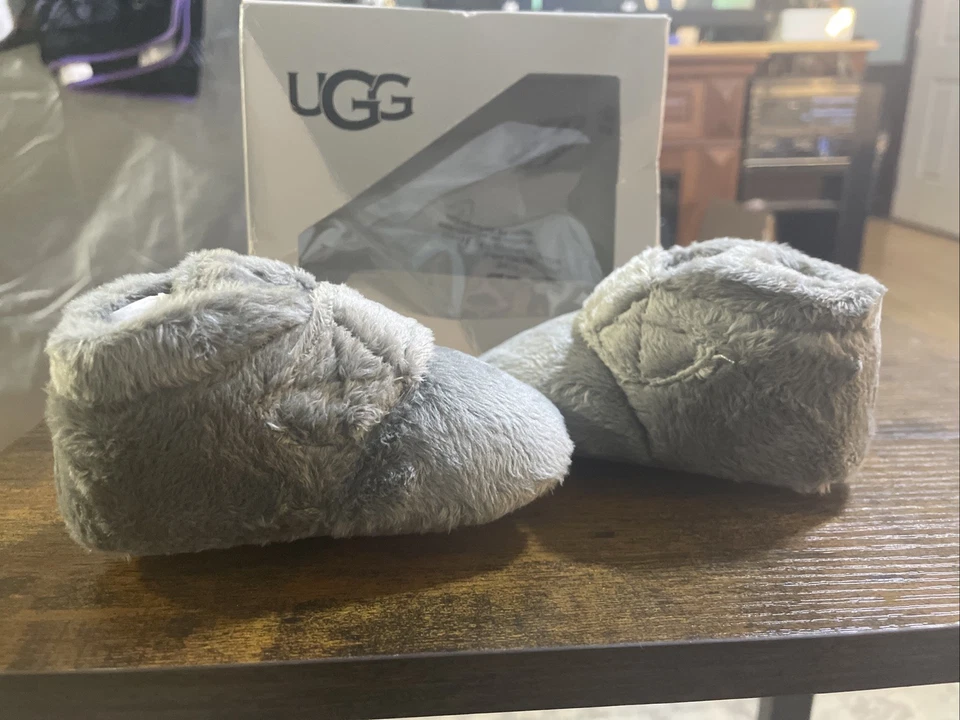 UGG Baby Bixbee Gray Faux Fur Size 2/3 Small 6-12 Months Bootie Shoes - Image 3 of 4