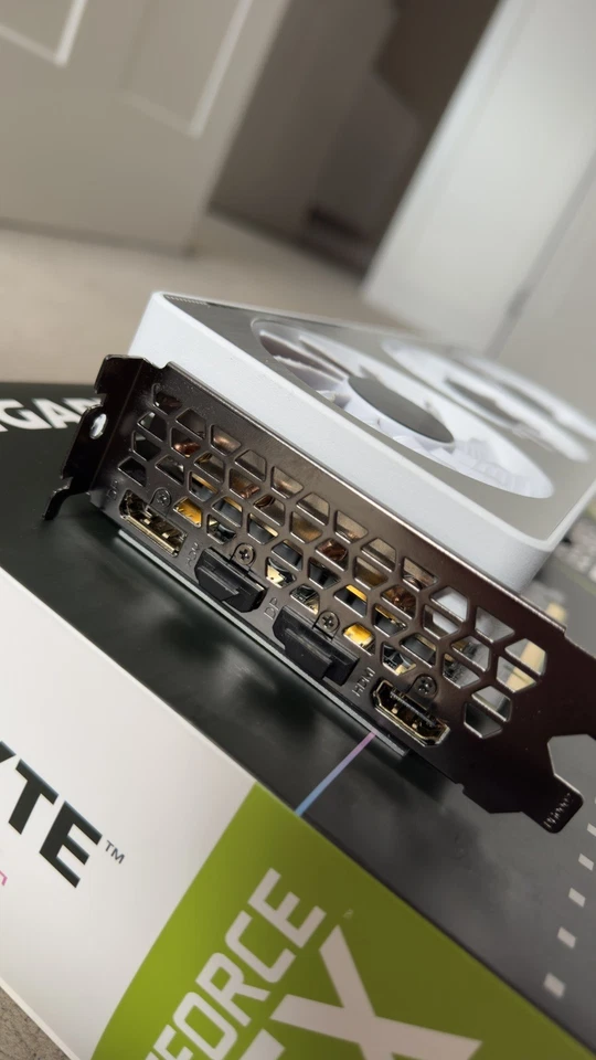 Gigabyte NVIDIA GeForce RTX 3070 VISION OC 8GB GDDR6 Graphics Card - Image 4 of 4