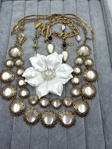 Lot Of Vintage Gold Tone Jewelry Necklace Bracelet Brooches Estate Lot