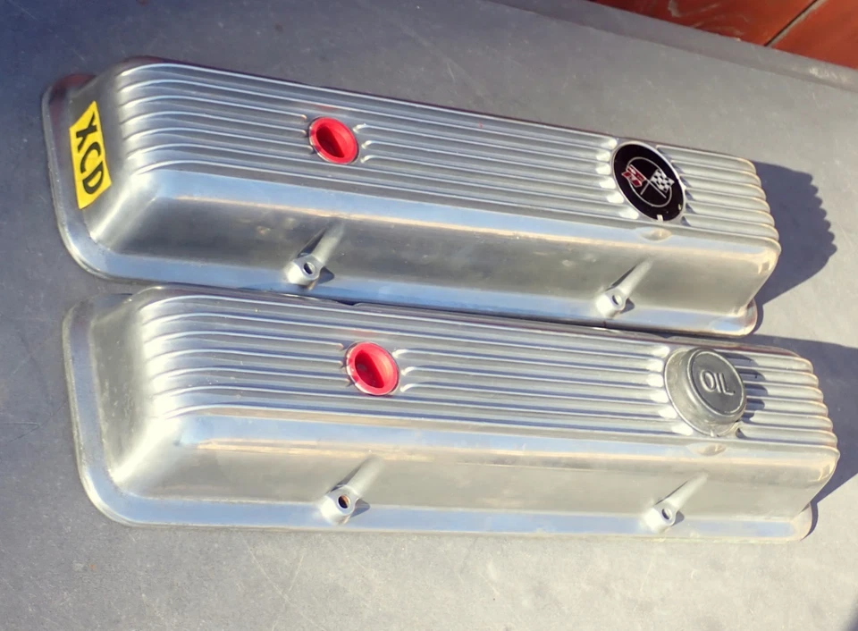 NOS GM Cubiertas de válvula con aletas 71 72 LT-1 350 Corvette Camaro Z28 3989005 3965542 Foto 3 de 4