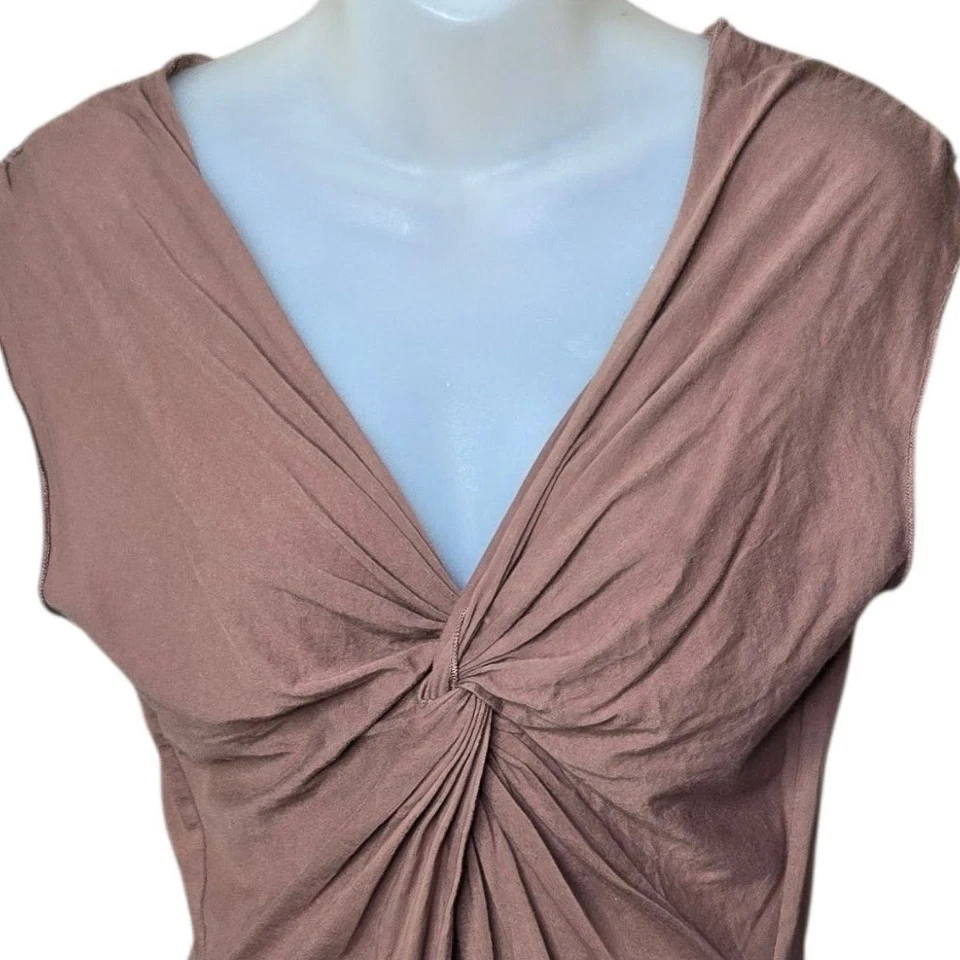 Top Cabi Mujer Twist Front Talla Pequeña Terroso Granola Chic Marrón Algodón Foto 4 de 4
