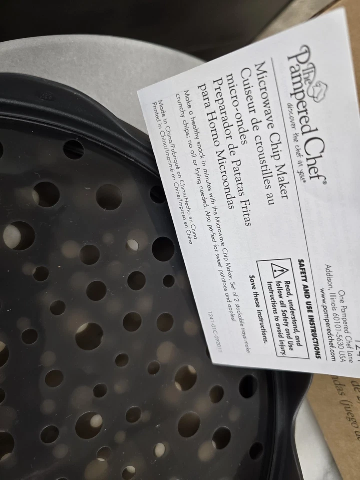 THE PAMPERED CHEF MICROWAVE CHIP MAKER {SET OF 2} # 1241- NIB - Image 4 of 4