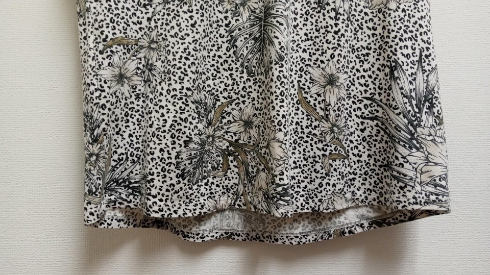 White House Black Market White & Grey Floral & Animal Print Blouse Size